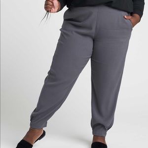 NWT Universal Standard Dylan Luxe Twill Joggers in grey